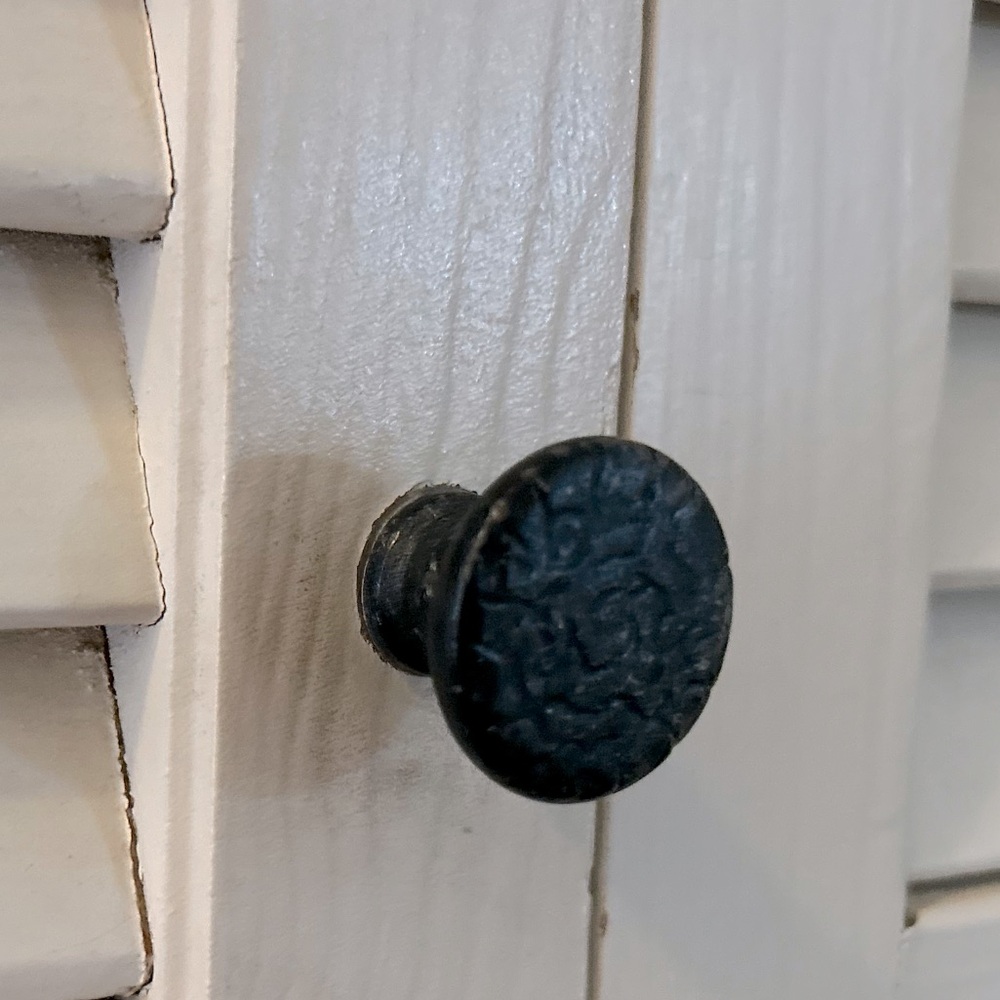Door pull knob